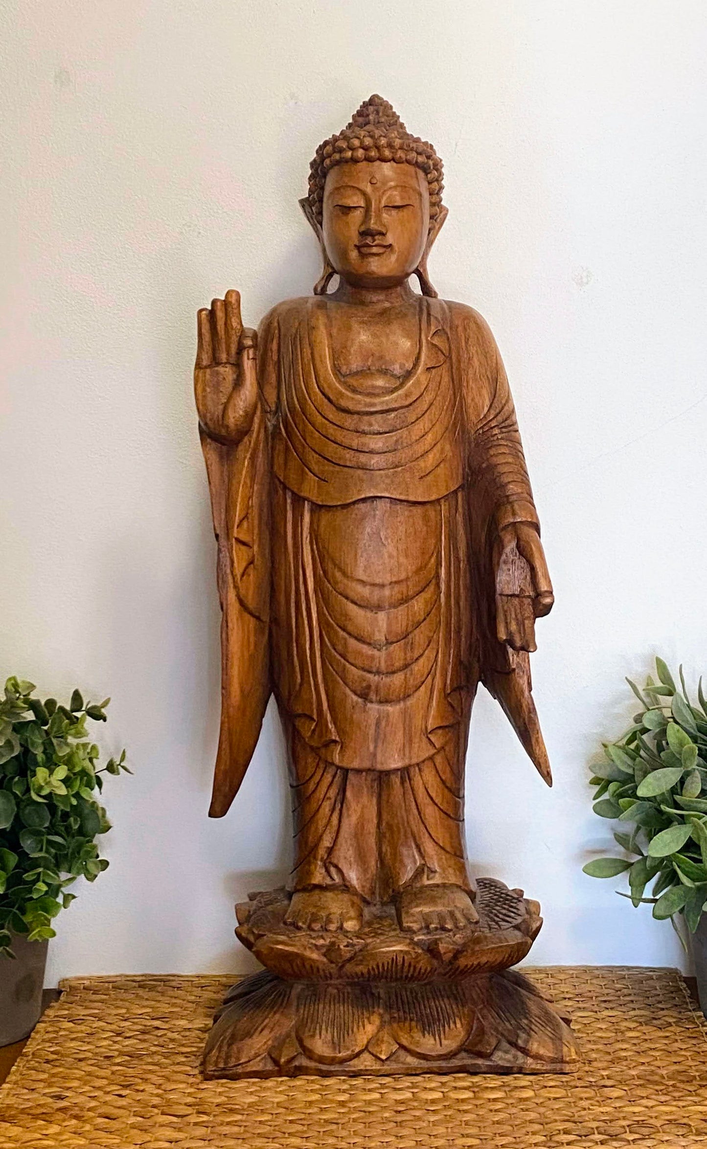 Statue Bouddha debout en bois de suar – Artisanat indonésien