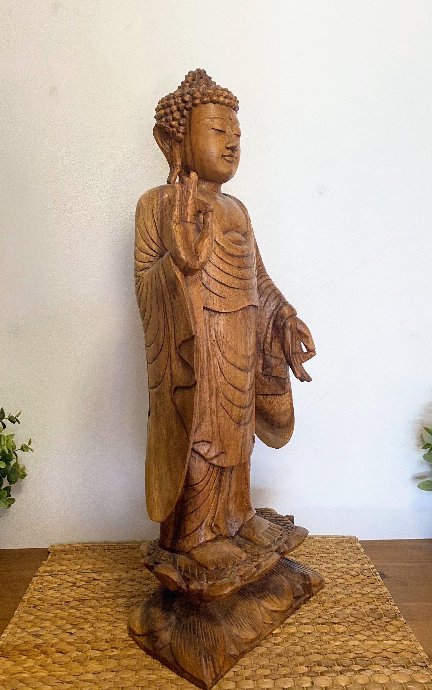 Statue Bouddha debout en bois de suar – Artisanat indonésien