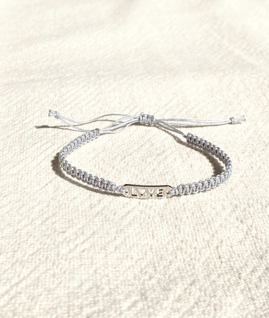 Bracelet fin en macramé - LOVE | Lumineuses Créations