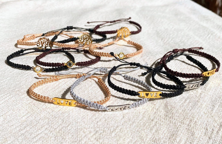 Bracelets fins en macramé