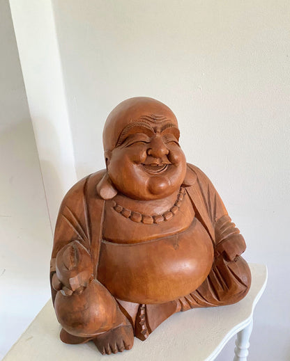 Statue du Bouddha rieur en bois de suar – Artisanat indonésien