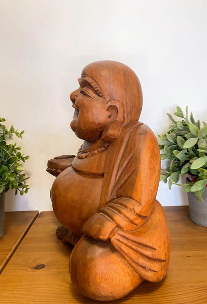 Statue du Bouddha rieur en bois de suar – Artisanat indonésien