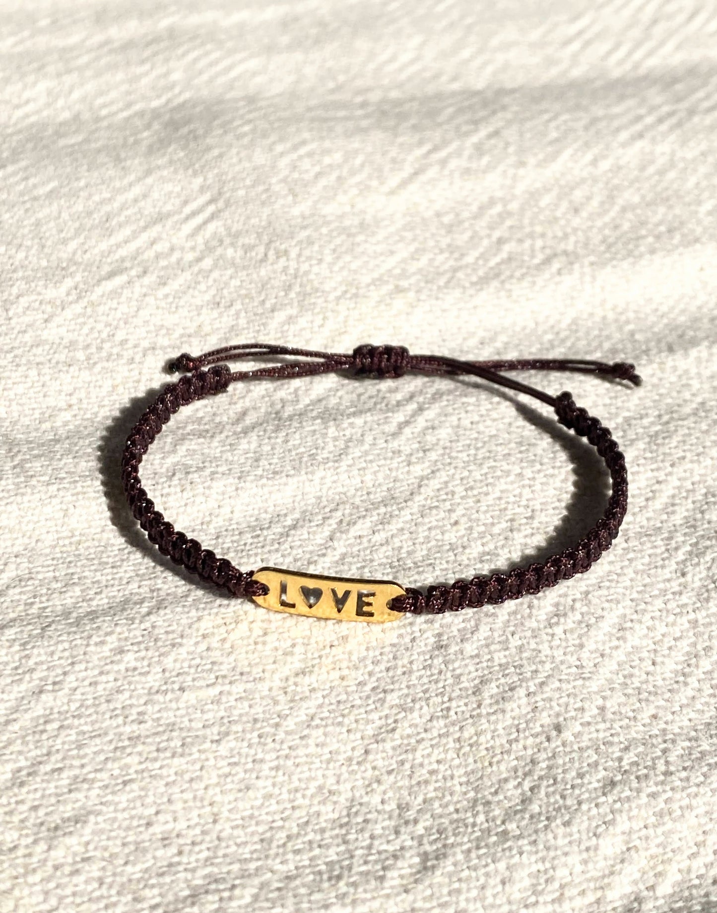 Bracelet fin en macramé -  LOVE - Édition limitée