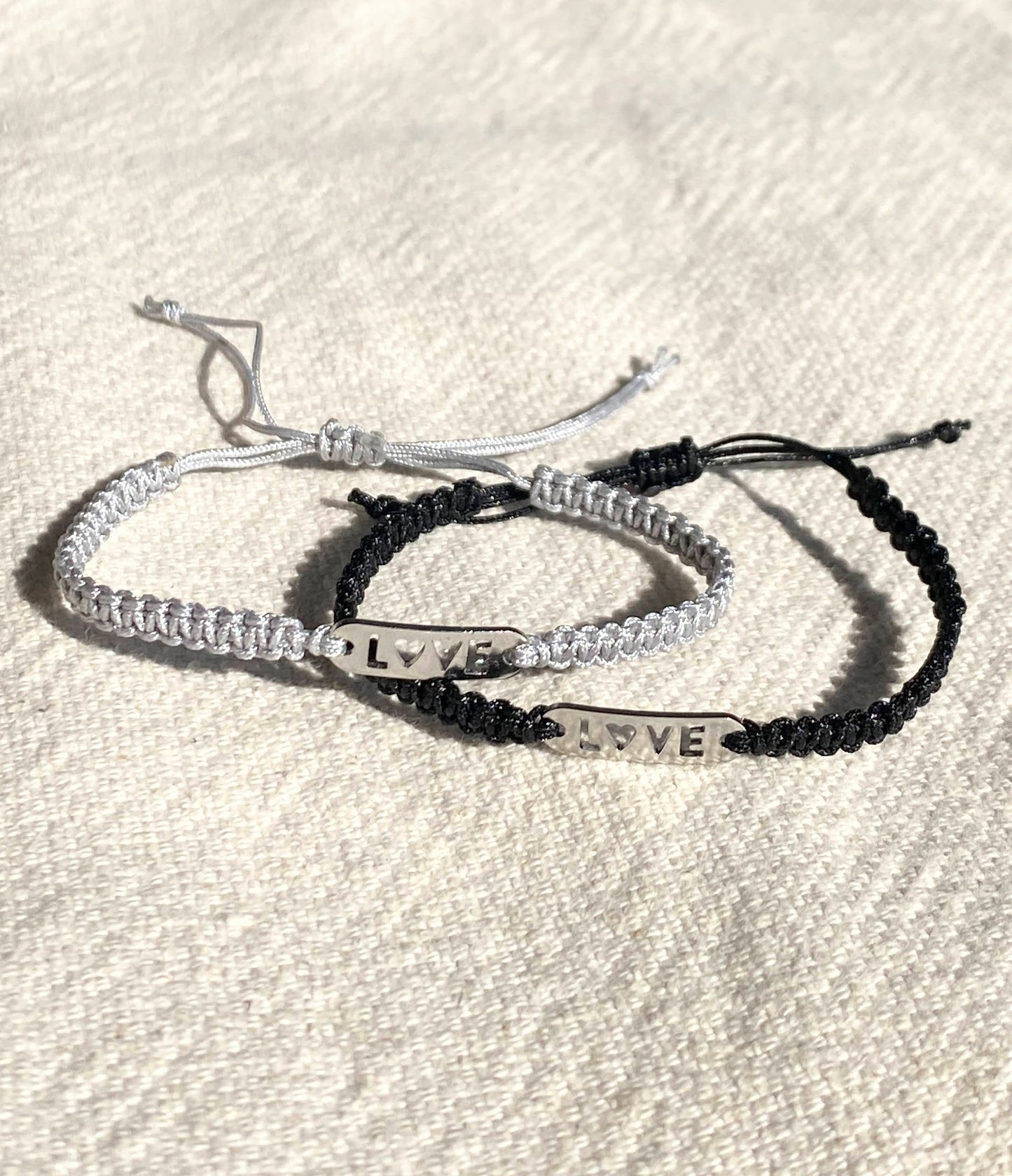 Bracelet fin en macramé -  LOVE - Édition limitée