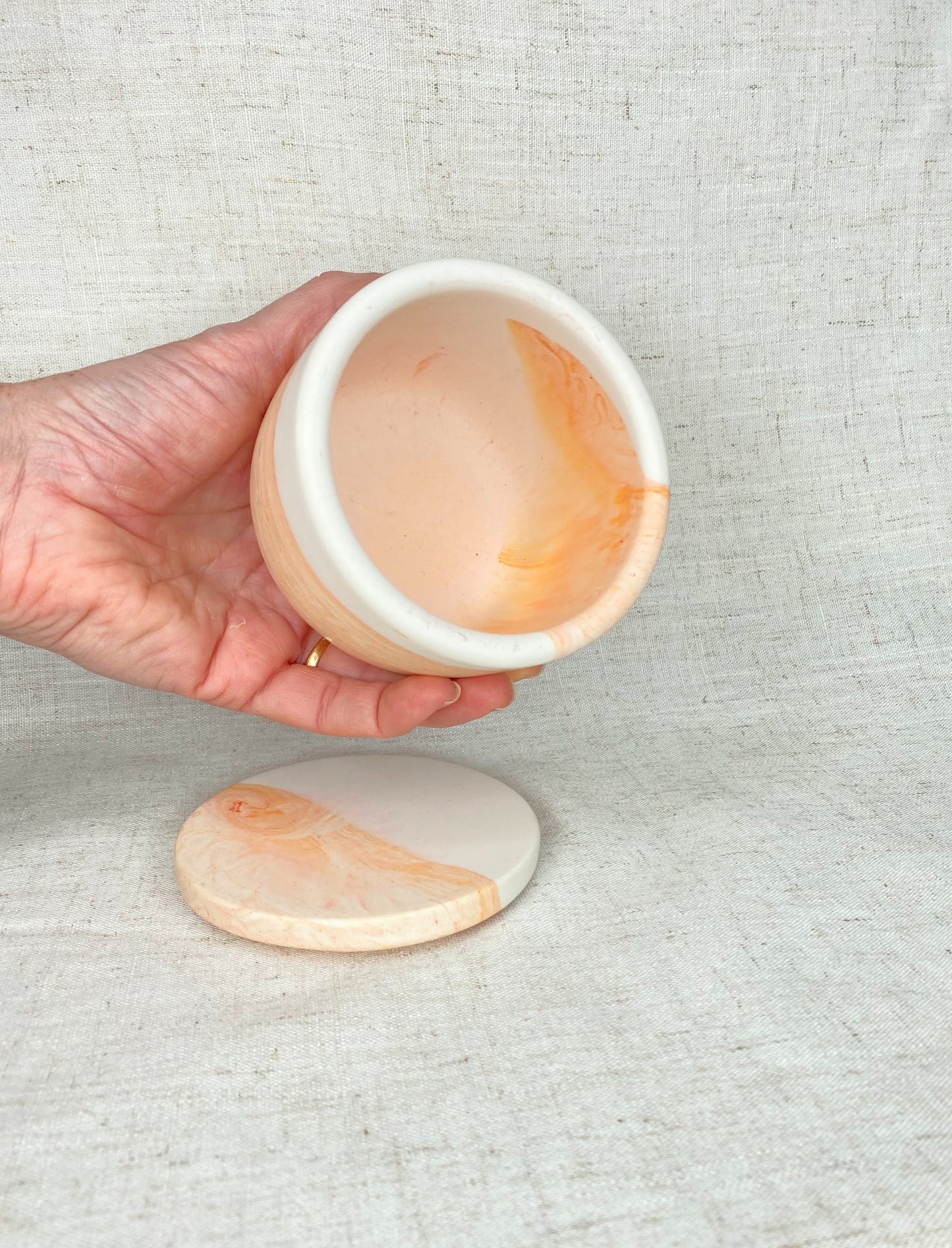 Pot avec couvercle - Marbré orange / Ivoire